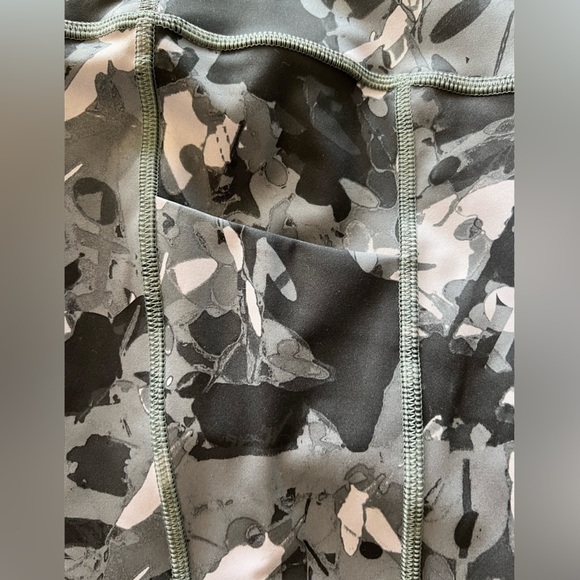 The North Face Printed Motivation 7/8 Pocket Tights - Picture 2 of 3